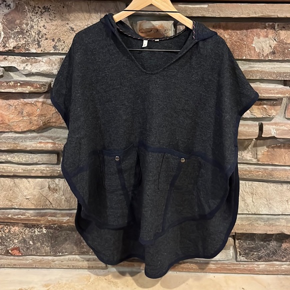 Moth Tops - Moth Anthropologie Grey 100% Wool Poncho Hoodie